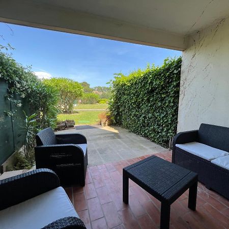 Appartement 2 Pieces En Rez De Jardin Avec Parking Et Piscine Villeneuve-Loubet Kültér fotó