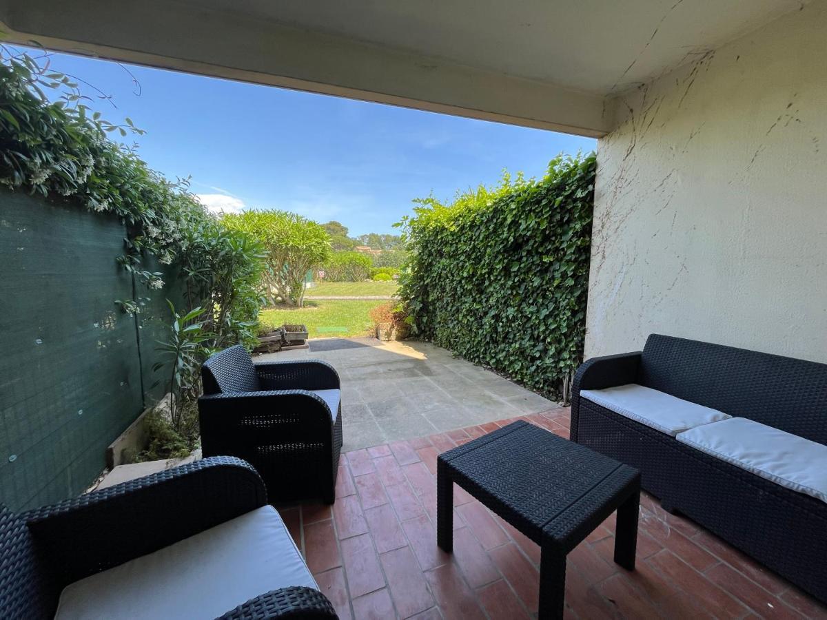 Appartement 2 Pieces En Rez De Jardin Avec Parking Et Piscine Villeneuve-Loubet Kültér fotó