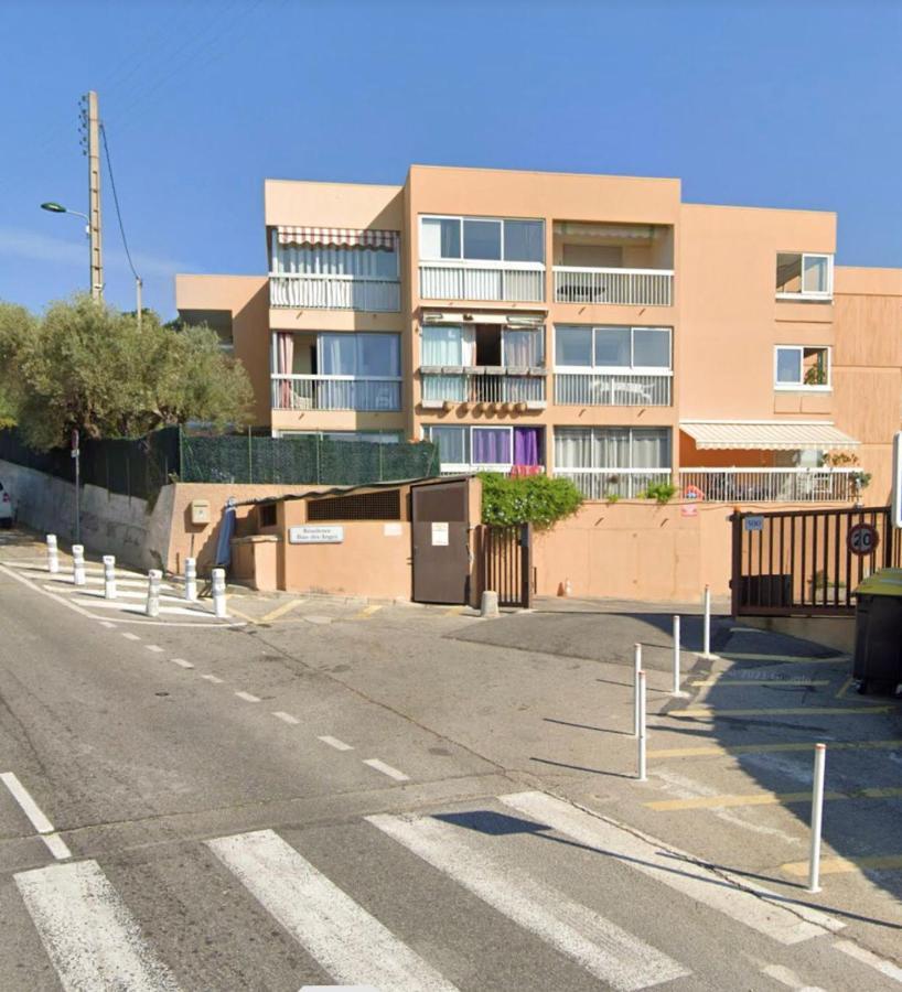 Appartement 2 Pieces En Rez De Jardin Avec Parking Et Piscine Villeneuve-Loubet Kültér fotó