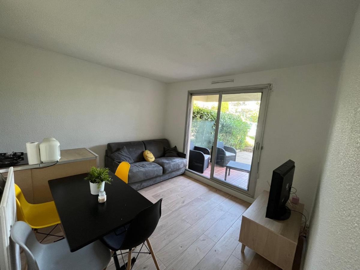 Appartement 2 Pieces En Rez De Jardin Avec Parking Et Piscine Villeneuve-Loubet Kültér fotó